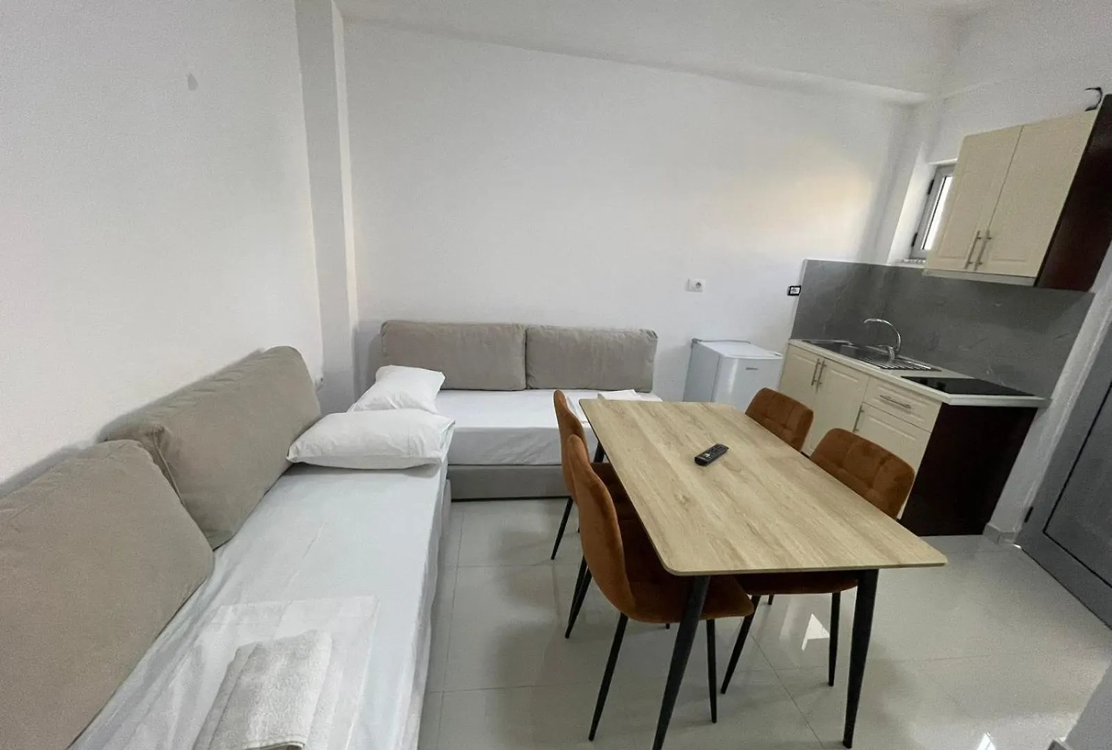 Mario Apartments Ksamil Guest house